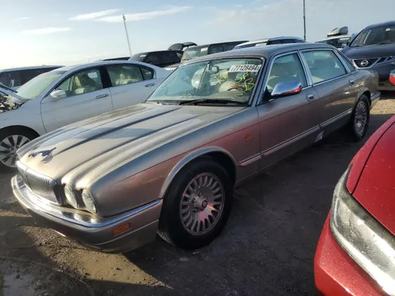 1997 Jaguar XJ Series Sedan Vanden Plas