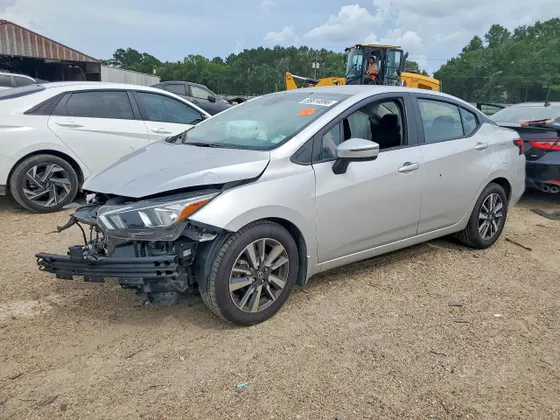 2021 Nissan Versa SV