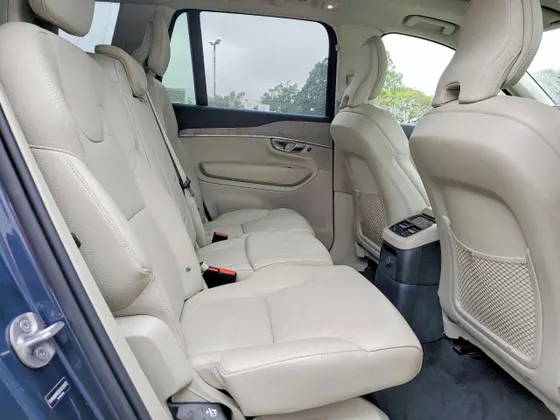 2025 Volvo XC90 Plug-In Hybrid Plus