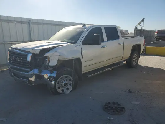2015 GMC Sierra 2500HD SLT