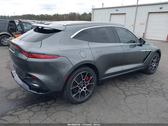 2021 Aston Martin DBX