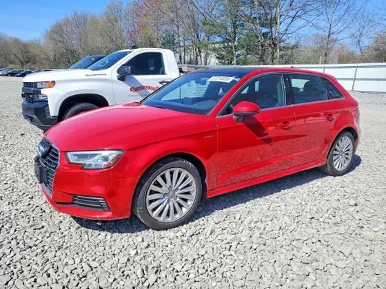 2017 Audi A3 Sportback e-tron Premium Plus