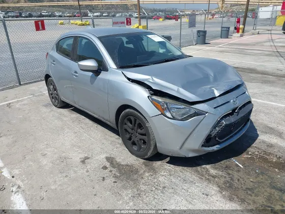 2020 Toyota Yaris Hatchback LE