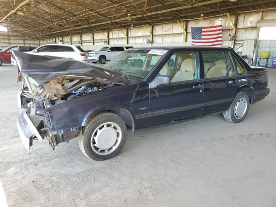 1994 Volvo 900 Action