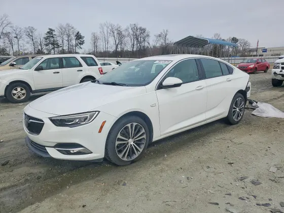 2019 Buick Regal Sportback Essence