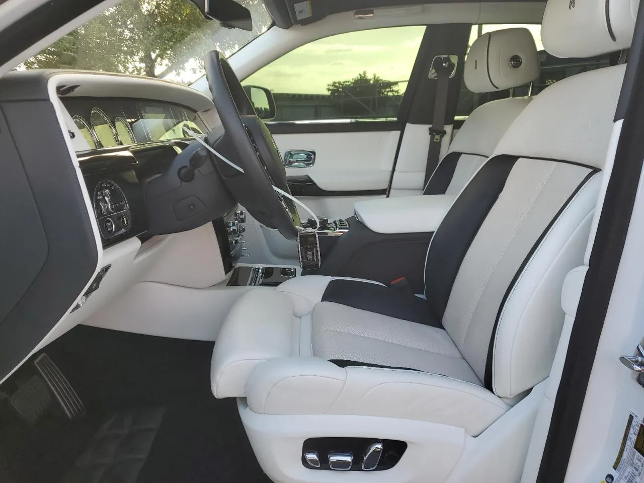 2022 Rolls-Royce Phantom