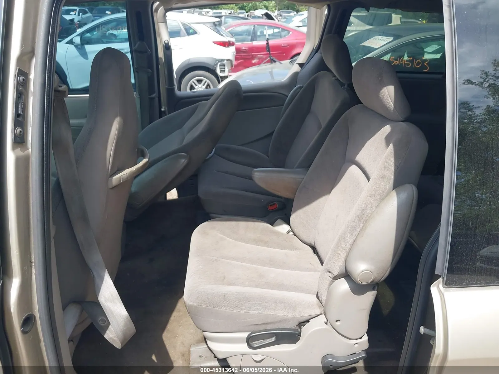 2003 Chrysler Town & Country LX