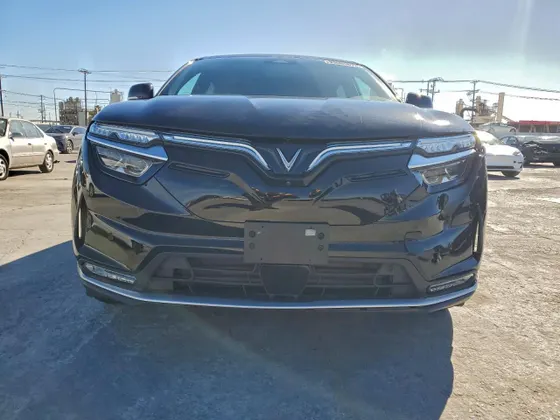 2024 VinFast VF 8 Plus
