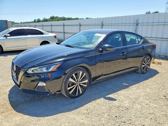 2020 Nissan Altima 2.5 SR