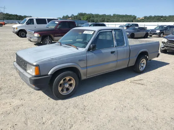 1993 Mazda B2200 Pickup 2WD CAB PLUS