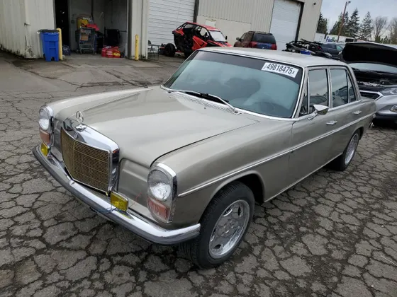 1969 Mercedes-Benz 220 220D