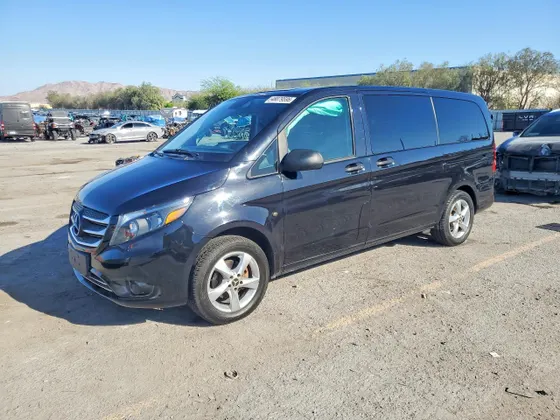 2017 Mercedes-Benz Metris Passenger Van METRIS