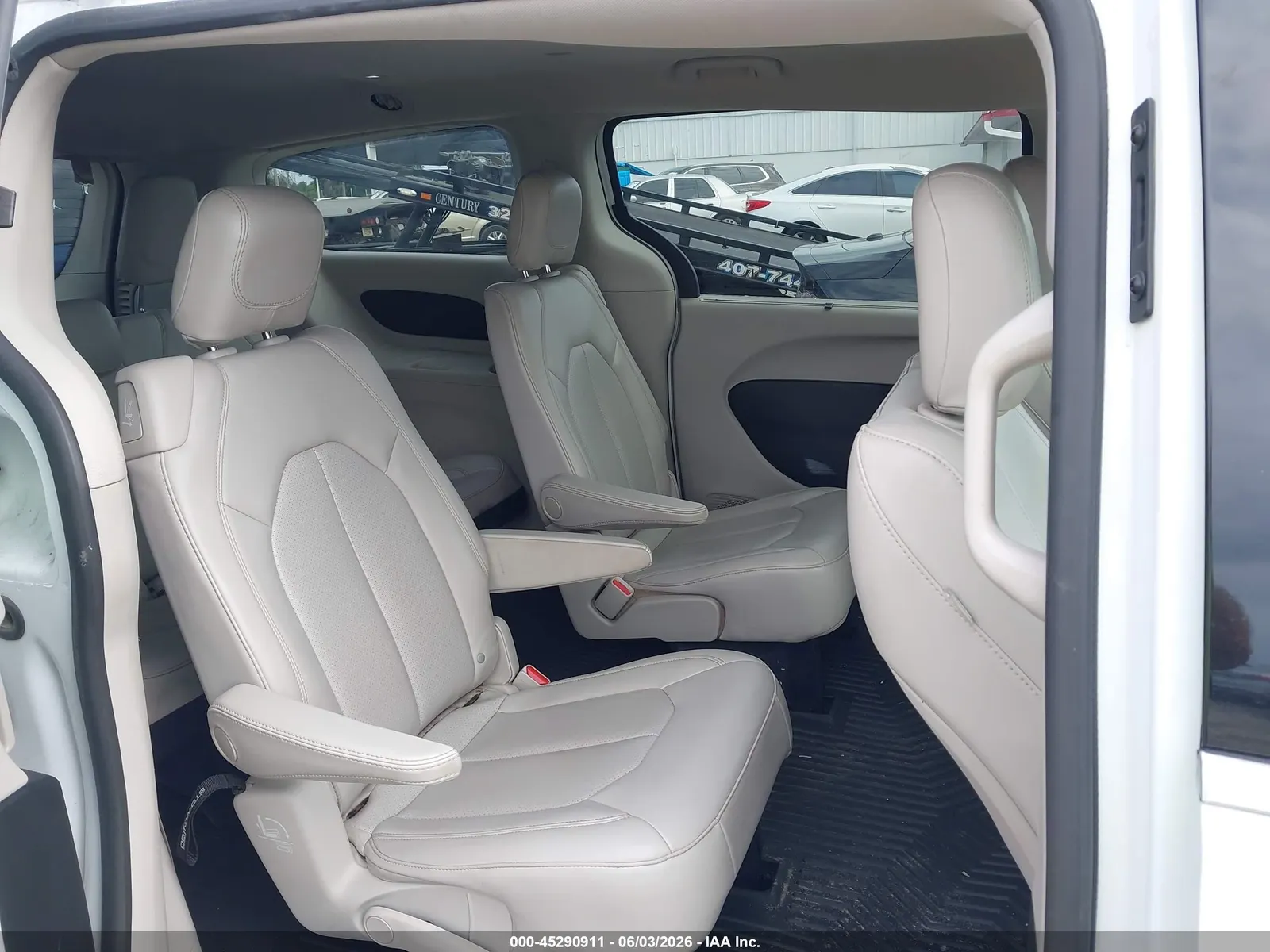 2021 Chrysler Voyager LXI