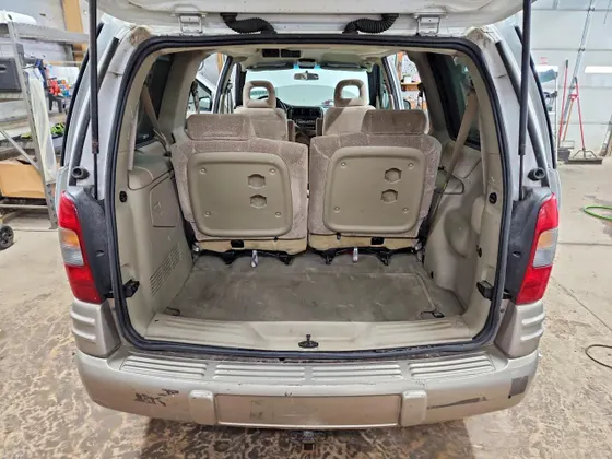 2002 Pontiac Montana w/1SA Pkg