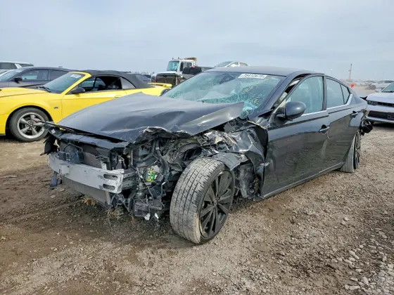 2021 Nissan Altima 2.5 SR