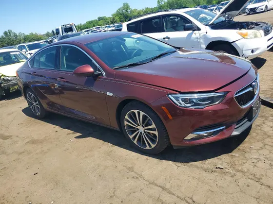 2018 Buick Regal Sportback Essence