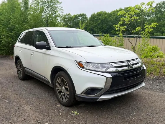 2016 Mitsubishi Outlander SE