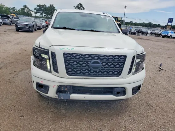 2018 Nissan Titan SL