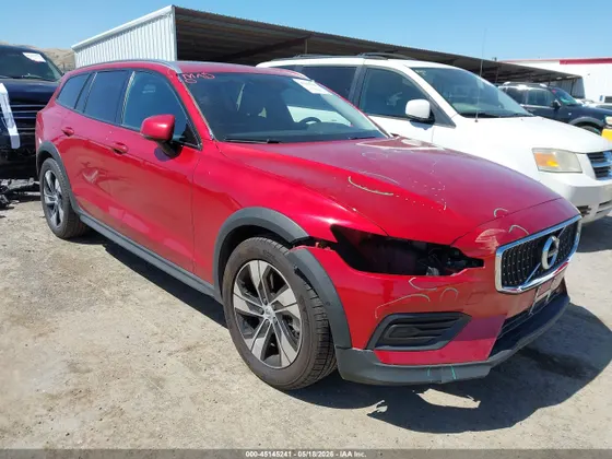 2020 Volvo V60 Cross Country T5