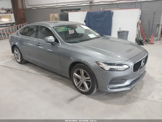 2018 Volvo S90 Momentum