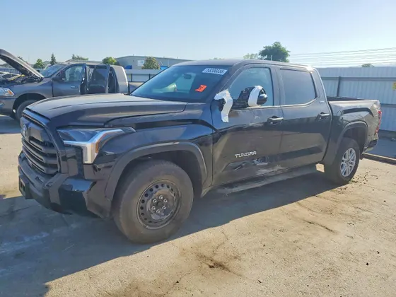 2026 Toyota Tundra 4WD SR5