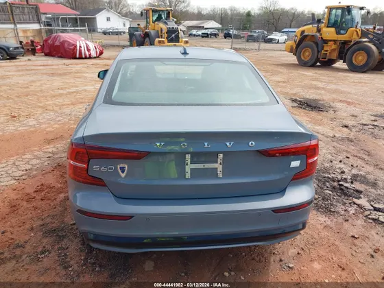 2024 Volvo S60 Recharge Plug-In Hybrid Plus Dark Theme