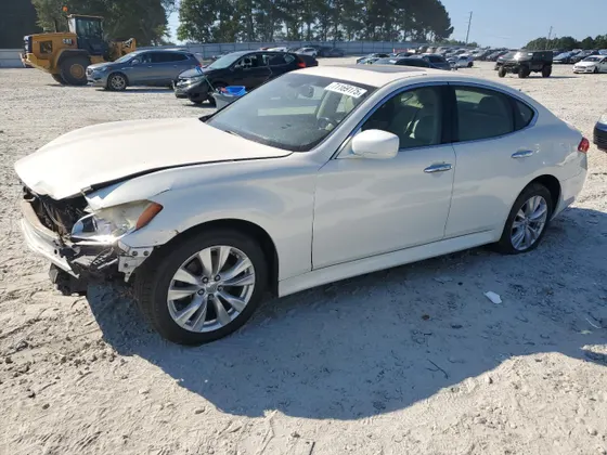 2011 INFINITI M56 X