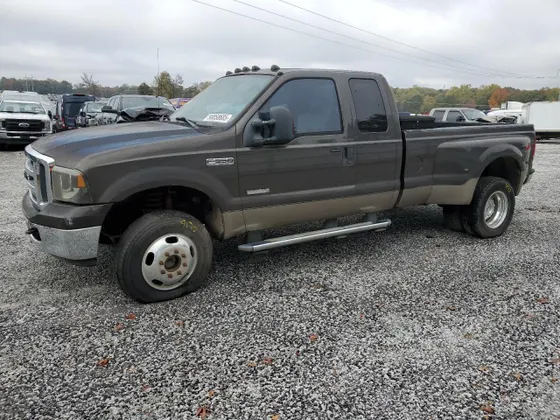2006 Ford Super Duty F-350 DRW XL