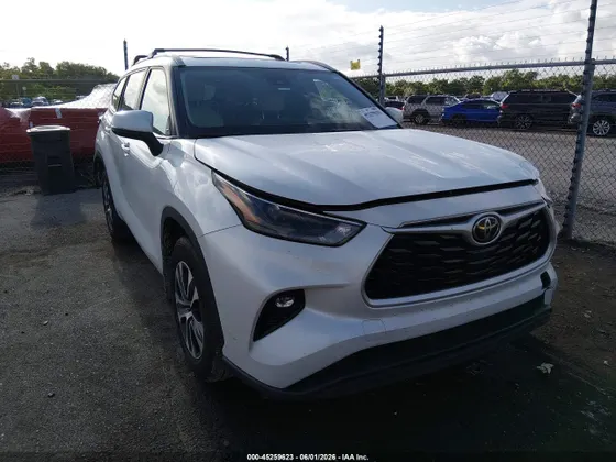 2023 Toyota Highlander Platinum