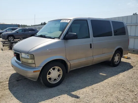 2005 GMC Safari Passenger XT