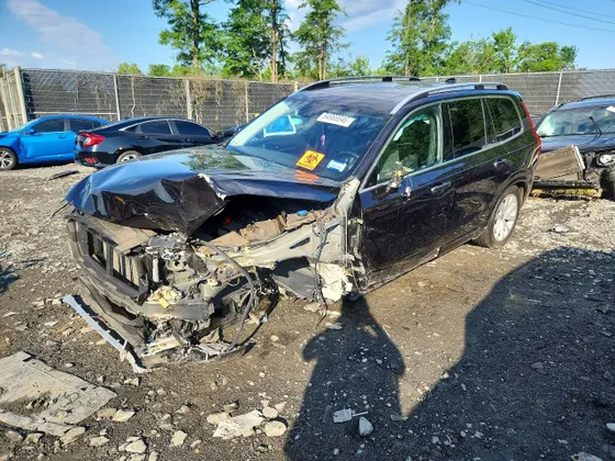 2019 Volvo XC90 Momentum