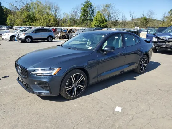 2022 Volvo S60 Recharge Plug-In Hybrid R-Design Expression