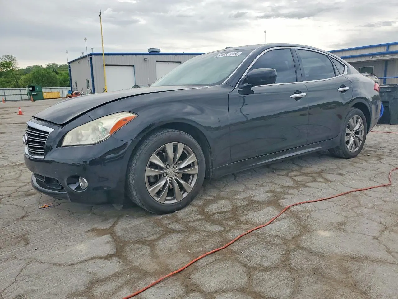 2011 INFINITI M56