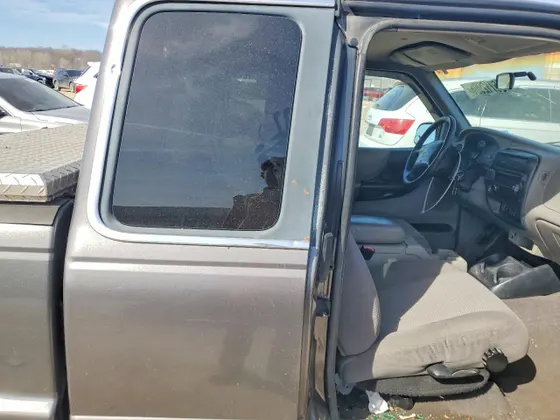 2000 Mazda B-Series 4WD Truck SE