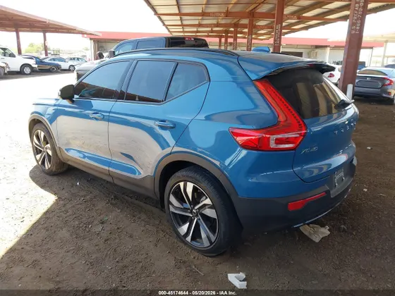 2023 Volvo XC40 Ultimate Dark Theme