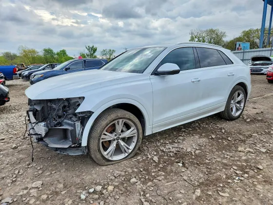 2023 Audi Q8 Premium Plus