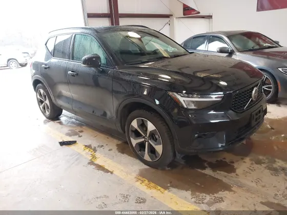 2025 Volvo XC40 Plus Dark Theme
