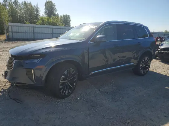 2026 Volvo XC90 Plus