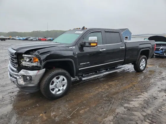2015 GMC Sierra 3500HD available WiFi SLT