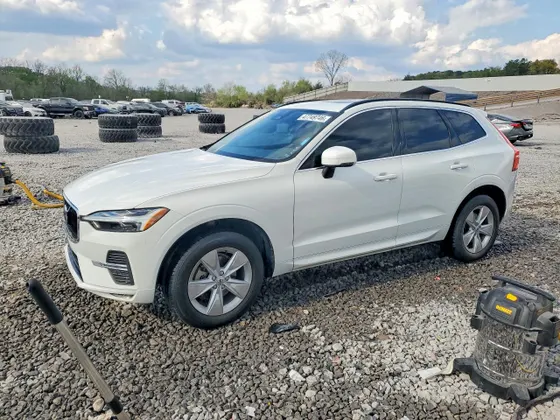 2022 Volvo XC60 Momentum