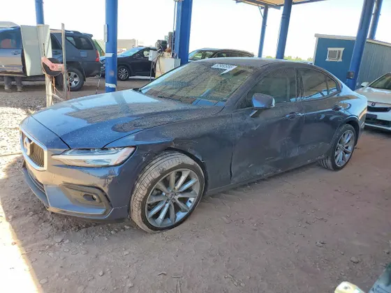 2021 Volvo S60 Momentum