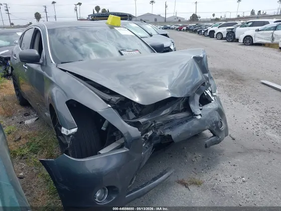 2011 INFINITI M56