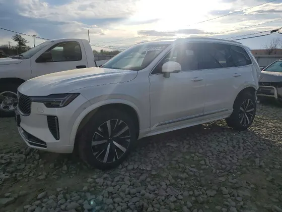 2026 Volvo XC90 Core