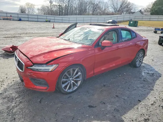 2019 Volvo S60 Momentum