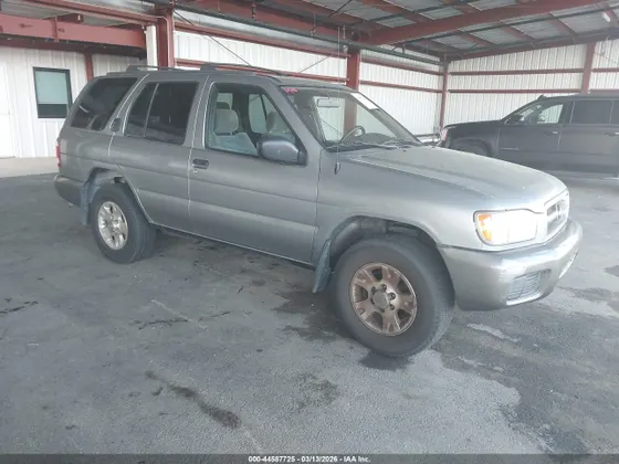 1999 Nissan Pathfinder XE