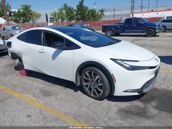 2025 Toyota Prius Plug-In Hybrid SE