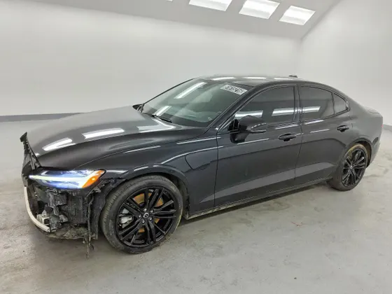 2025 Volvo S60 Plug-In Hybrid Ultra Black Edition