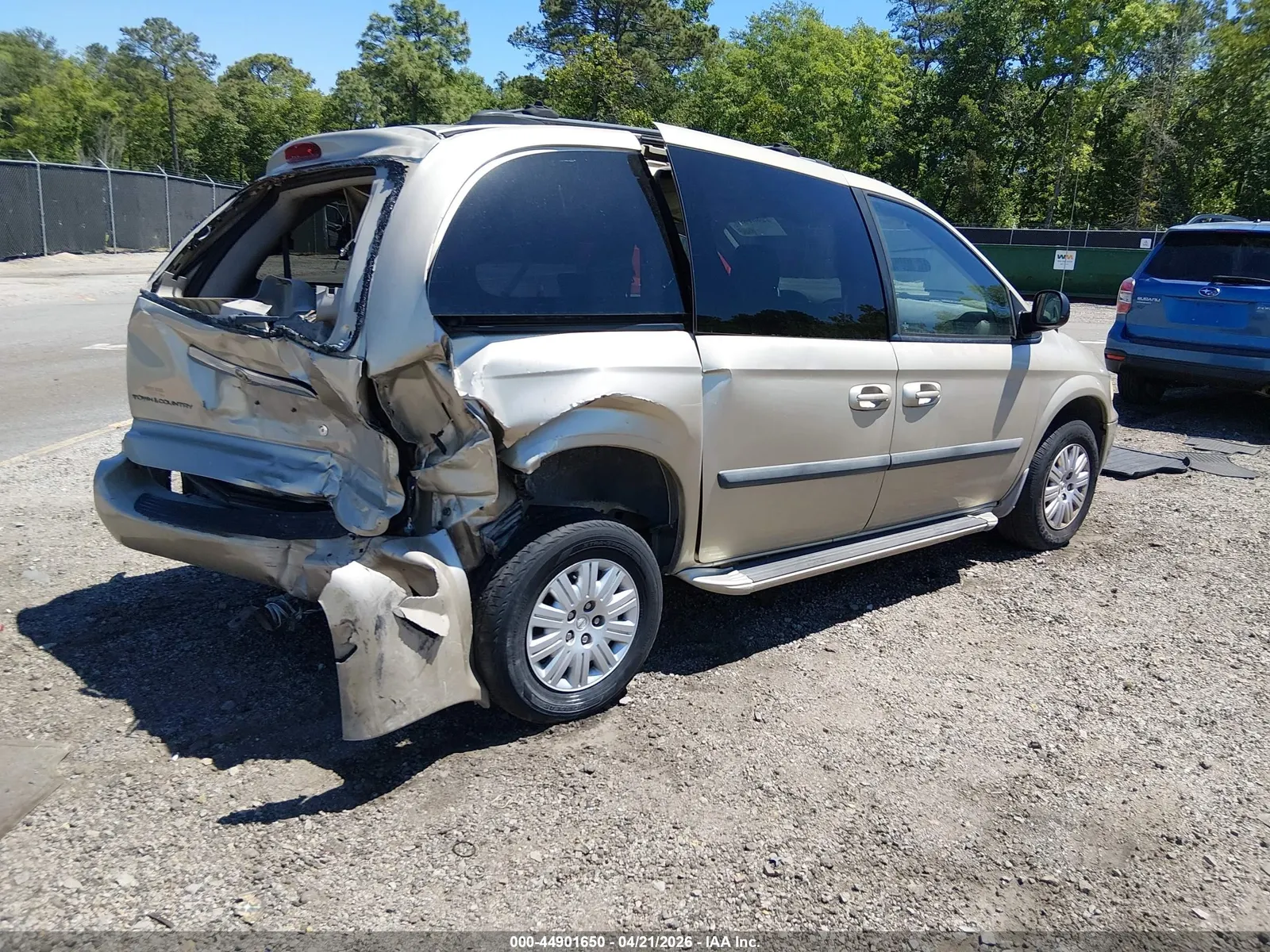 2006 Chrysler Town & Country SWB