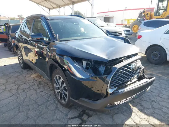 2025 Toyota Corolla Cross XLE