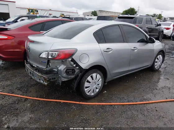 2013 Mazda Mazda3 i Sport